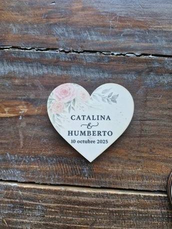 Imán Destapador Corazón en Madera Blanca